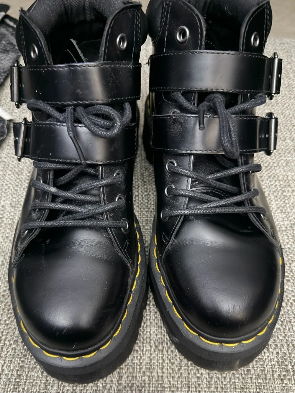 Dr. Martens Black Bryony